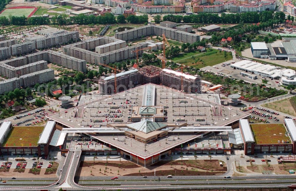 Potsdam from the bird's eye view: The shoppingmall Stern Center in Potsdam-Drewitz