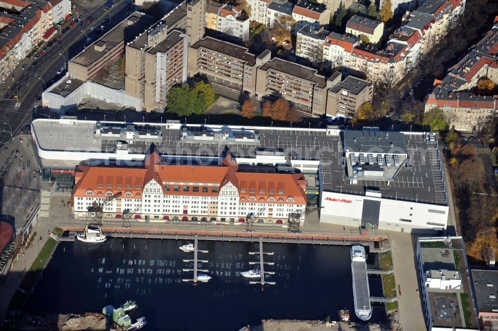 Aerial image Berlin - The shopping, leisure and culture centre Tempelhofer Hafen in Berlin near the office building Ullsteinhaus