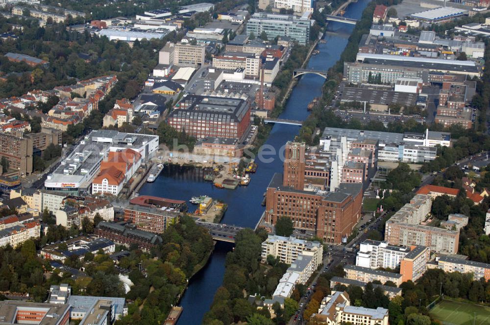 Aerial image Berlin - Blick auf das neue Einkaufs-, Freizeit- und Kulturzentrum Tempelhofer Hafen in Berlin nahe dem Ullsteinhaus. Der Neubau wurde in das denkmalgeschützte Gebäude integriert. Die Architekten des Büros West 8 landscape architects sind für den neuen maritimen Flair in Tempelhof verantwortlich. Die IKB Deutsche Industriebank AG setzt das Projekt Tempelhofer Hafen gemeinsam mit der HLG Projektmanagement GmbH um. Kontakt Architekten: West 8 urban design & landscape architectures b.v., Schiehaven 13M, 3024 EC Rotterdam, Tel. +31(0)10 485 5801, Fax +31(0)10 485 6323, Email: west8@west8.nl; Kontakt Centermanagement: Einkaufzentrum Tempelhofer Hafen, Tempelhofer Damm 227, 12099 Berlin, Tel. (0)30 25095049, e-Mail@tempelhofer-hafen.com