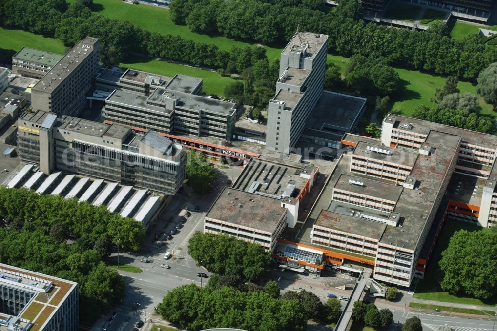 Hamburg from the bird's eye view: Shopping mall and residential buildings of the Zentrale Zone on Mexikoring in the City Nord part of the Winterhude part of Hamburg