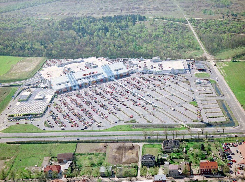 Dallgow / Brandenburg from the bird's eye view: Einkaufszentrzum Dallgow