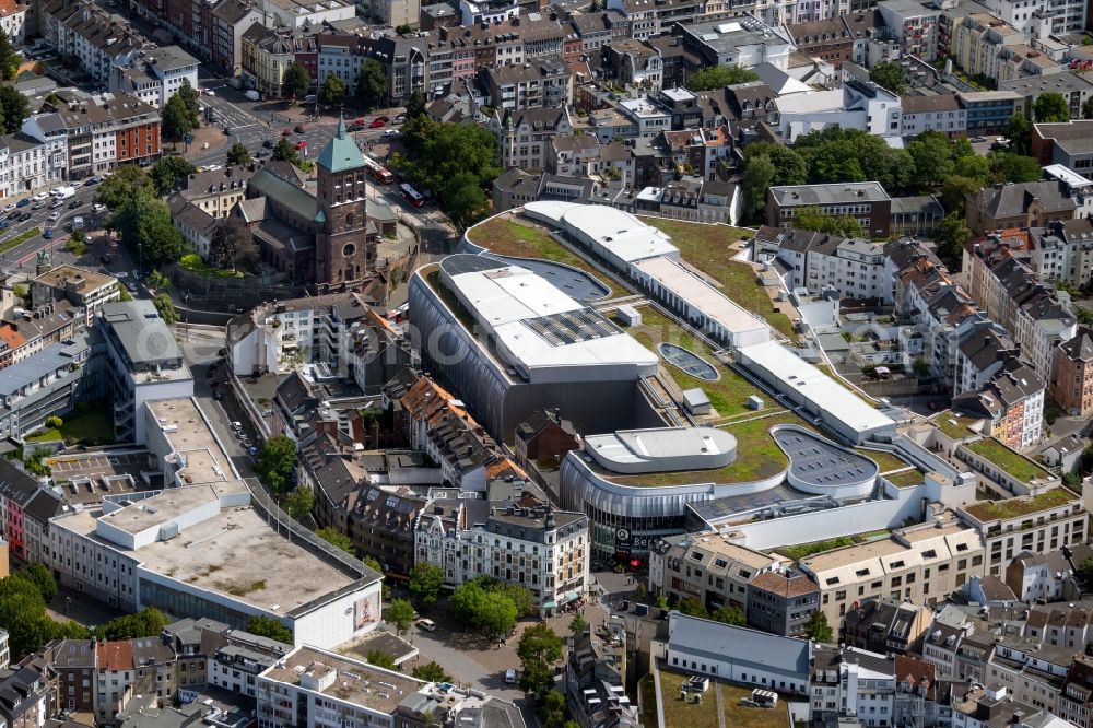 Aachen from the bird's eye view: Building of the shopping center Aquis Plaza Aachen on the Adalbertstrasse in the district Mitte in Aachen in the state North Rhine-Westphalia, Germany