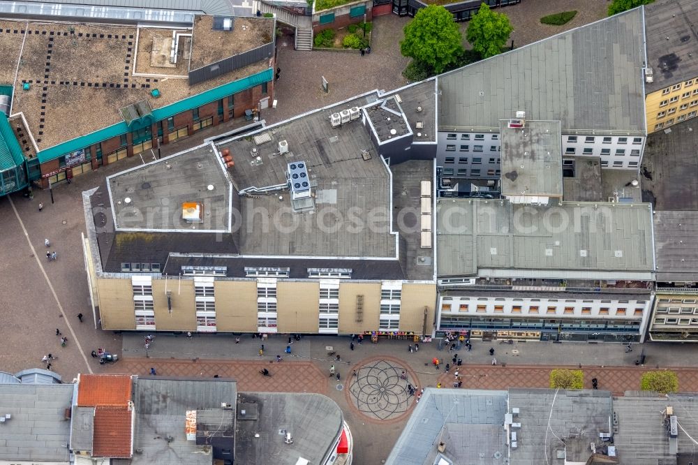 Aerial image Gelsenkirchen - Building of the shopping center on Bahnhofsvorplatz - Bahnhofstrasse in the district Altstadt in Gelsenkirchen at Ruhrgebiet in the state North Rhine-Westphalia, Germany