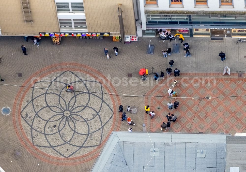 Aerial photograph Gelsenkirchen - Building of the shopping center on Bahnhofsvorplatz - Bahnhofstrasse in the district Altstadt in Gelsenkirchen at Ruhrgebiet in the state North Rhine-Westphalia, Germany