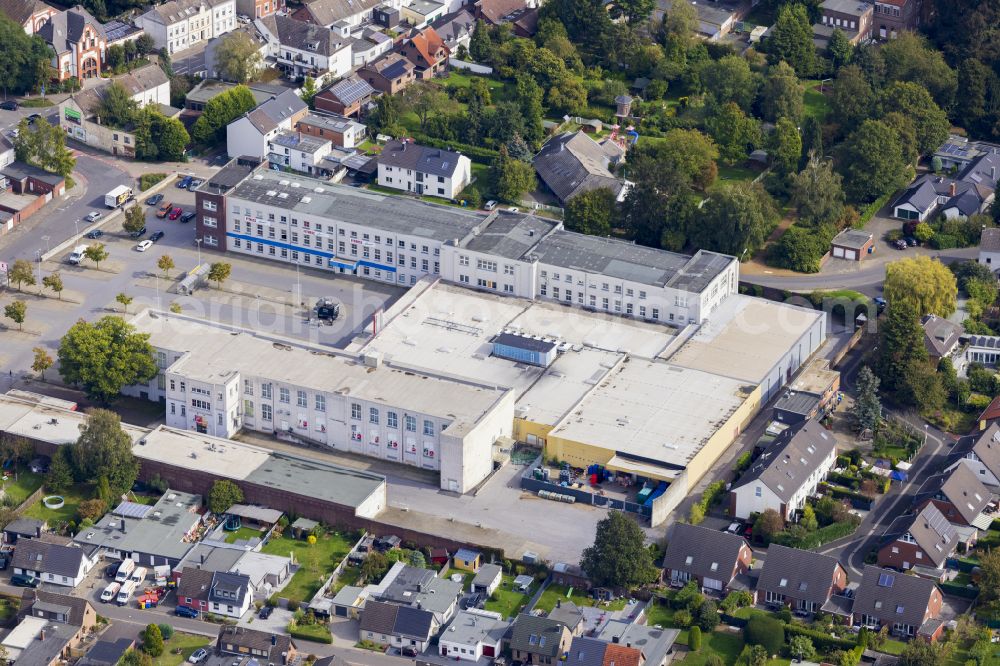 Aerial photograph Dülken - Building of the shopping center on street Bruchweg in Duelken in the state North Rhine-Westphalia, Germany