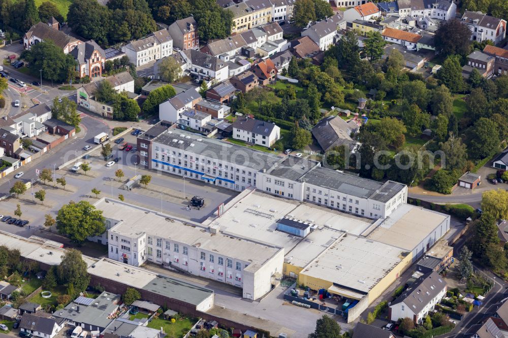 Dülken from above - Building of the shopping center on street Bruchweg in Duelken in the state North Rhine-Westphalia, Germany