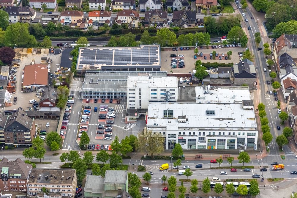 Gladbeck from the bird's eye view: Building of the shopping center des Glueckauf-Center on Wilhelmstrasse in the district Gelsenkirchen-Nord in Gladbeck at Ruhrgebiet in the state North Rhine-Westphalia, Germany