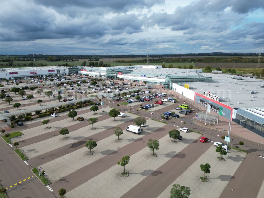 Landsberg from the bird's eye view: Building of the shopping center Halle Center on street Saarbruecker Strasse in the district Peissen in Landsberg in the state Saxony-Anhalt, Germany