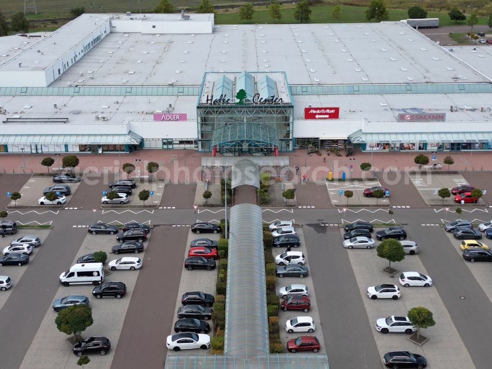 Aerial image Landsberg - Building of the shopping center Halle Center on street Saarbruecker Strasse in the district Peissen in Landsberg in the state Saxony-Anhalt, Germany