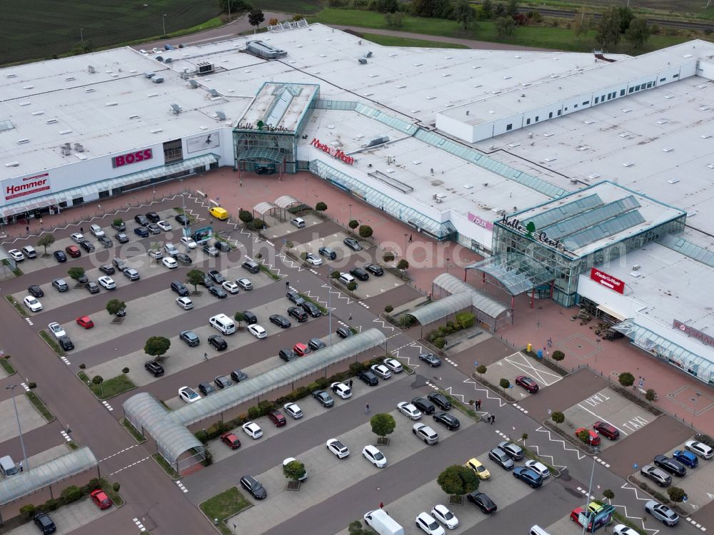 Aerial photograph Landsberg - Building of the shopping center Halle Center on street Saarbruecker Strasse in the district Peissen in Landsberg in the state Saxony-Anhalt, Germany