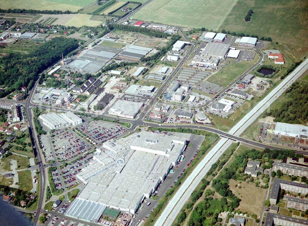 Cottbus from the bird's eye view: Einkaufzentrum Lausitzpark an der Autobahnabfahrt nach Cottbus