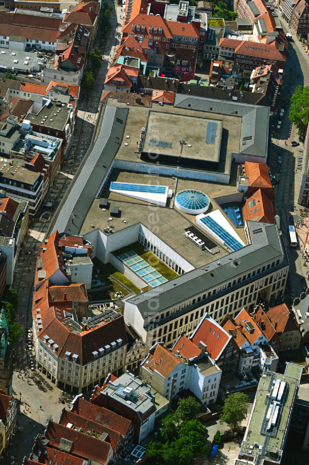 Münster from above - Building of the shopping center MUeNSTER ARKADEN on street Ludgeristrasse in the district Altstadt in Muenster in the state North Rhine-Westphalia, Germany