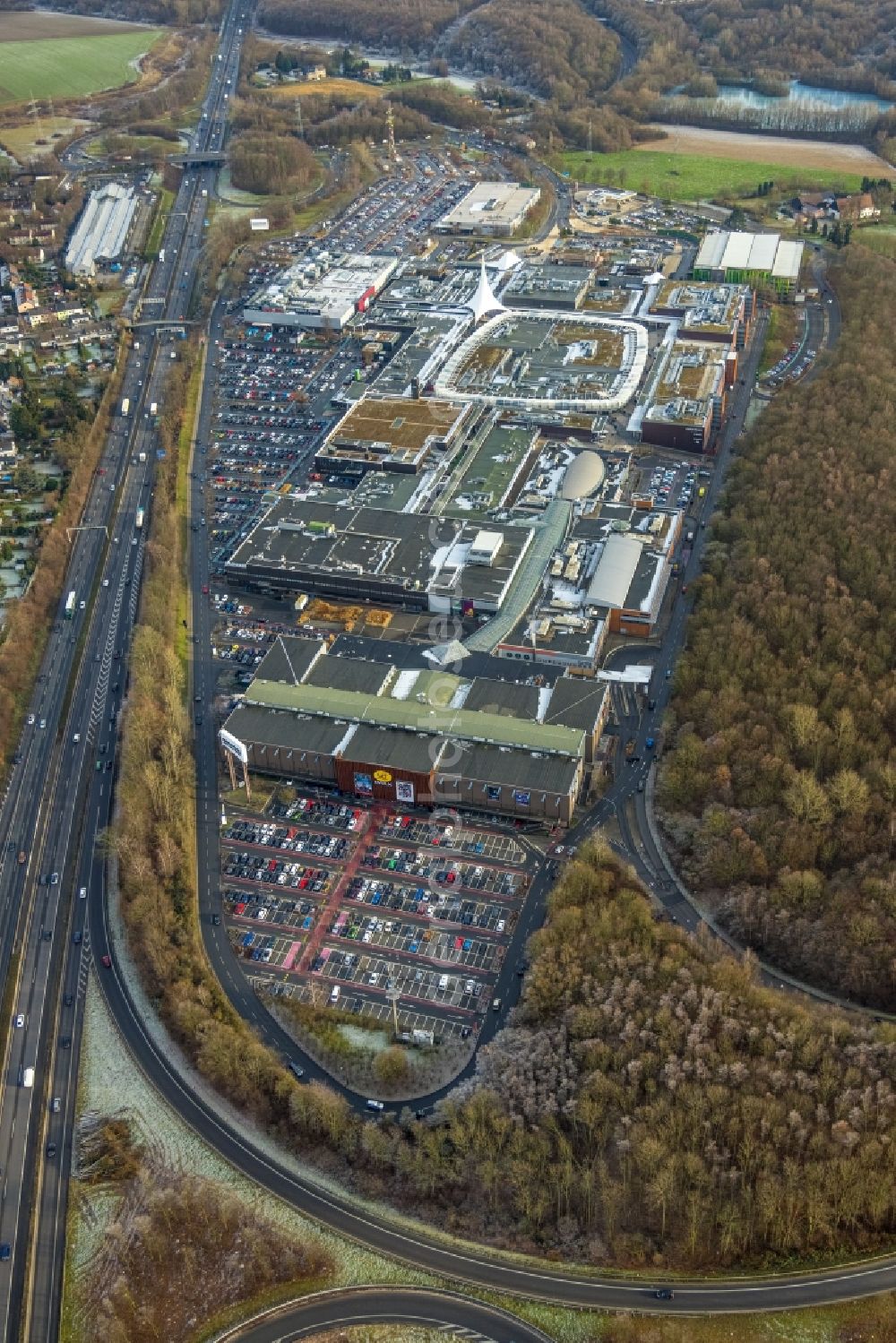 Bochum from above - Building of the shopping center Ruhrpark Bochum in the district Harpen in Bochum at Ruhrgebiet in the state North Rhine-Westphalia, Germany