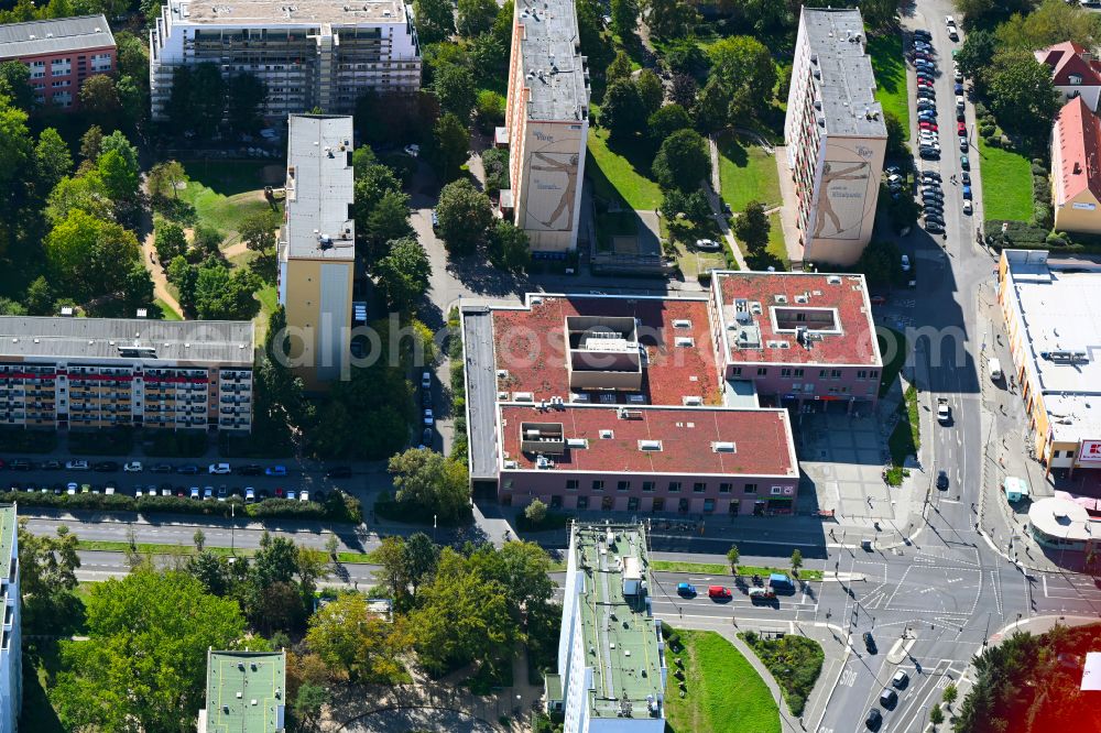 Berlin from the bird's eye view: Building of the shopping center on Wiltbergstrasse - Walter-Friedrich-Strasse in the district Buch in Berlin, Germany