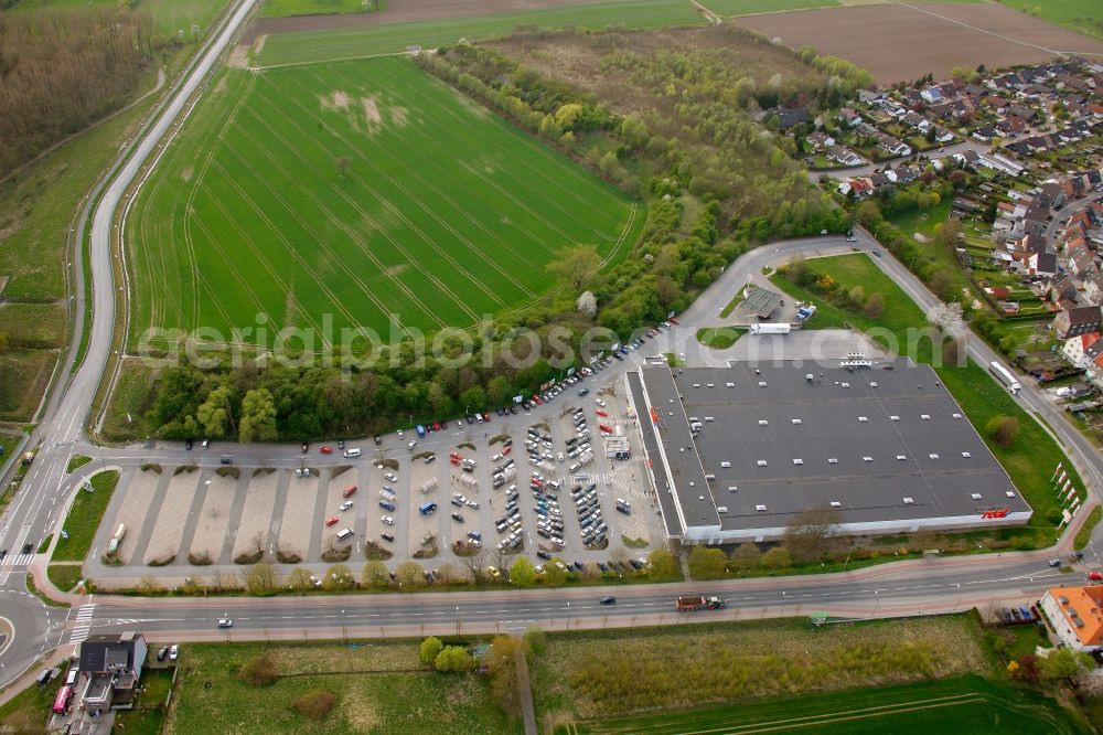 Hamm from the bird's eye view: View of the shopping supermarket Real in Hamm in the state of North Rhine-Westphalia