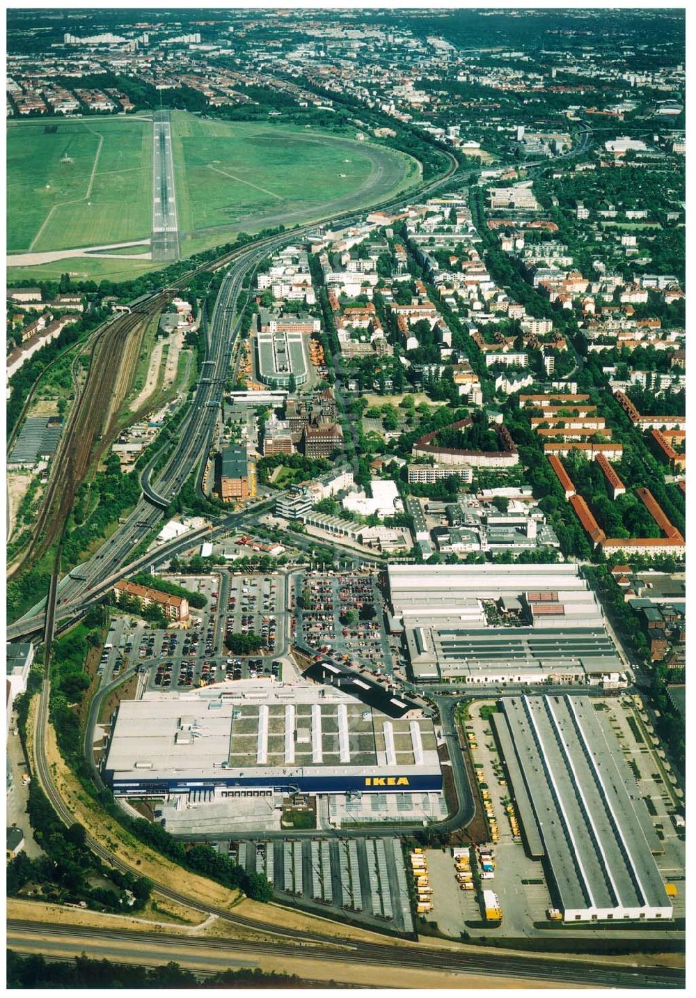 Berlin-Tempelhof from the bird's eye view: 29.05.2004 Berlin Tempelhof Blick auf das Einrichtungshaus IKEA in Berlin Tempelhof