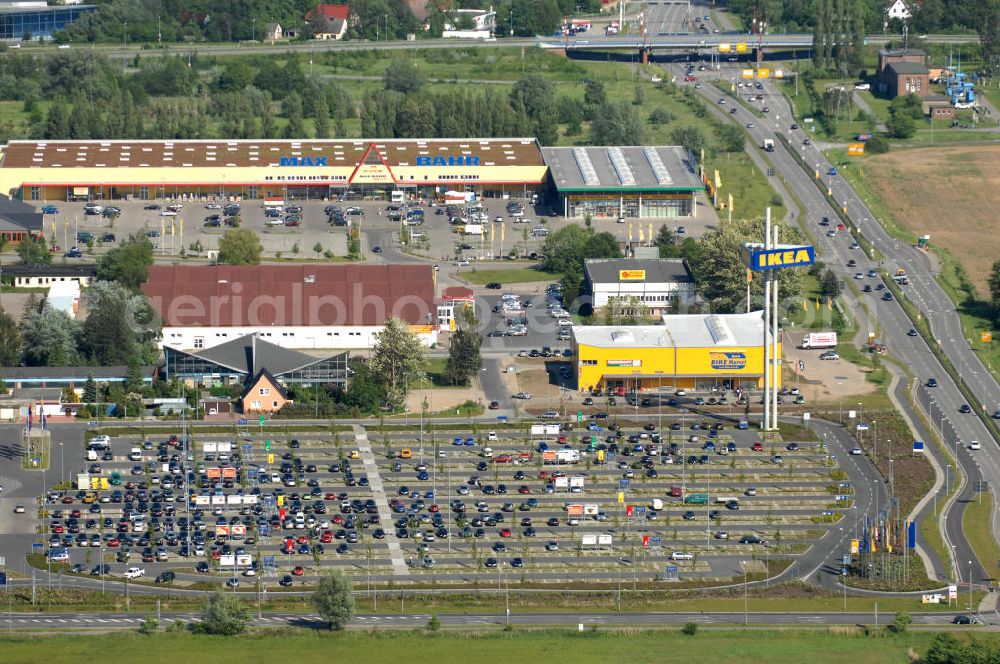 Rostock from the bird's eye view: Blick auf das erste in Mecklenburg-Vorpommern errichtete Einrichtungshaus der IKEA Deutschland GmbH & Co. KG ROSTOCK an der Messestraße 25 in 18069 Rostock. Mittlereile gibt es über 41 weitere Einrichtungshäuser in ganz Deutschland.