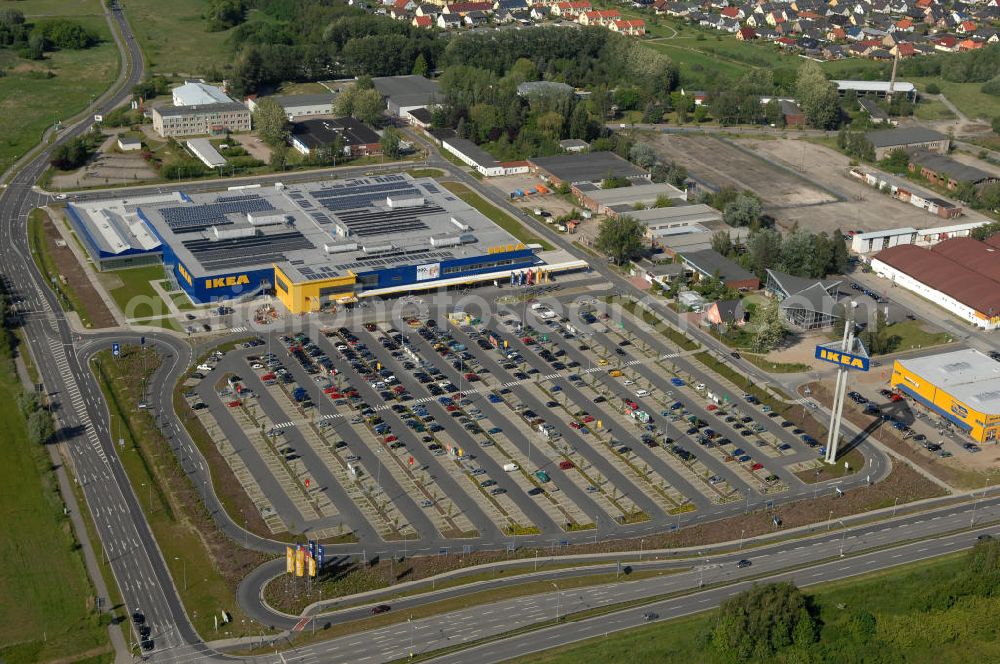 Rostock from the bird's eye view: Blick auf das erste in Mecklenburg-Vorpommern errichtete Einrichtungshaus der IKEA Deutschland GmbH & Co. KG ROSTOCK an der Messestraße 25 in 18069 Rostock. Mittlereile gibt es über 41 weitere Einrichtungshäuser in ganz Deutschland.