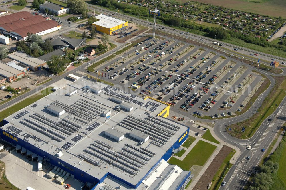 Rostock from the bird's eye view: Blick auf das erste in Mecklenburg-Vorpommern errichtete Einrichtungshaus der IKEA Deutschland GmbH & Co. KG ROSTOCK an der Messestraße 25 in 18069 Rostock. Mittlereile gibt es über 41 weitere Einrichtungshäuser in ganz Deutschland.