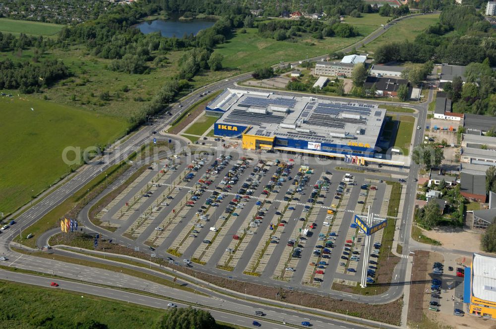 Aerial photograph Rostock - Blick auf das erste in Mecklenburg-Vorpommern errichtete Einrichtungshaus der IKEA Deutschland GmbH & Co. KG ROSTOCK an der Messestraße 25 in 18069 Rostock. Mittlereile gibt es über 41 weitere Einrichtungshäuser in ganz Deutschland.