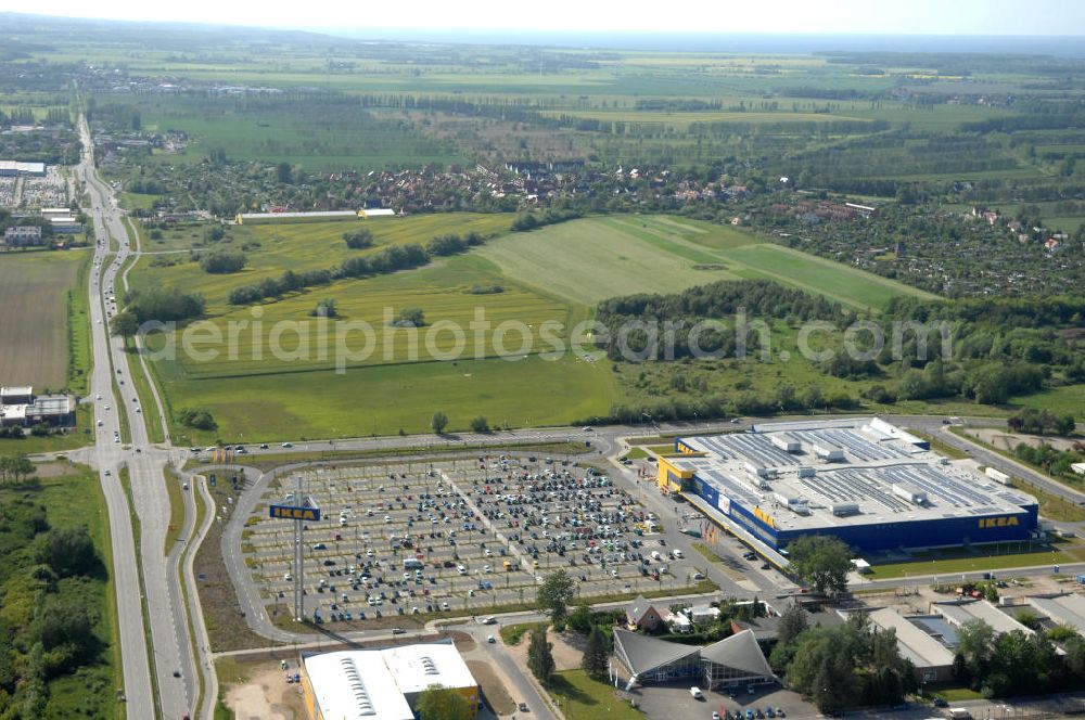 Rostock from the bird's eye view: Blick auf das erste in Mecklenburg-Vorpommern errichtete Einrichtungshaus der IKEA Deutschland GmbH & Co. KG ROSTOCK an der Messestraße 25 in 18069 Rostock. Mittlereile gibt es über 41 weitere Einrichtungshäuser in ganz Deutschland.