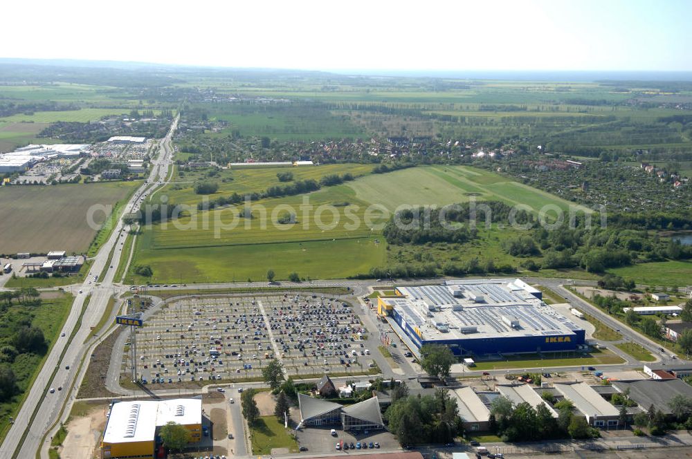 Aerial image Rostock - Blick auf das erste in Mecklenburg-Vorpommern errichtete Einrichtungshaus der IKEA Deutschland GmbH & Co. KG ROSTOCK an der Messestraße 25 in 18069 Rostock. Mittlereile gibt es über 41 weitere Einrichtungshäuser in ganz Deutschland.