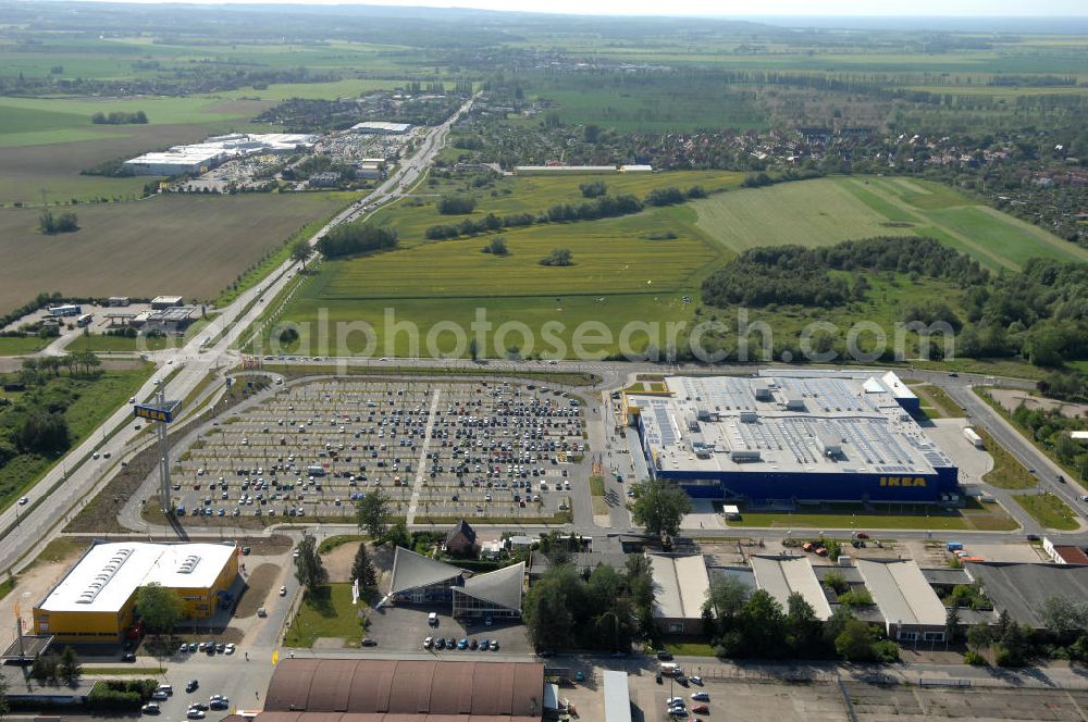 Aerial photograph Rostock - Blick auf das erste in Mecklenburg-Vorpommern errichtete Einrichtungshaus der IKEA Deutschland GmbH & Co. KG ROSTOCK an der Messestraße 25 in 18069 Rostock. Mittlereile gibt es über 41 weitere Einrichtungshäuser in ganz Deutschland.