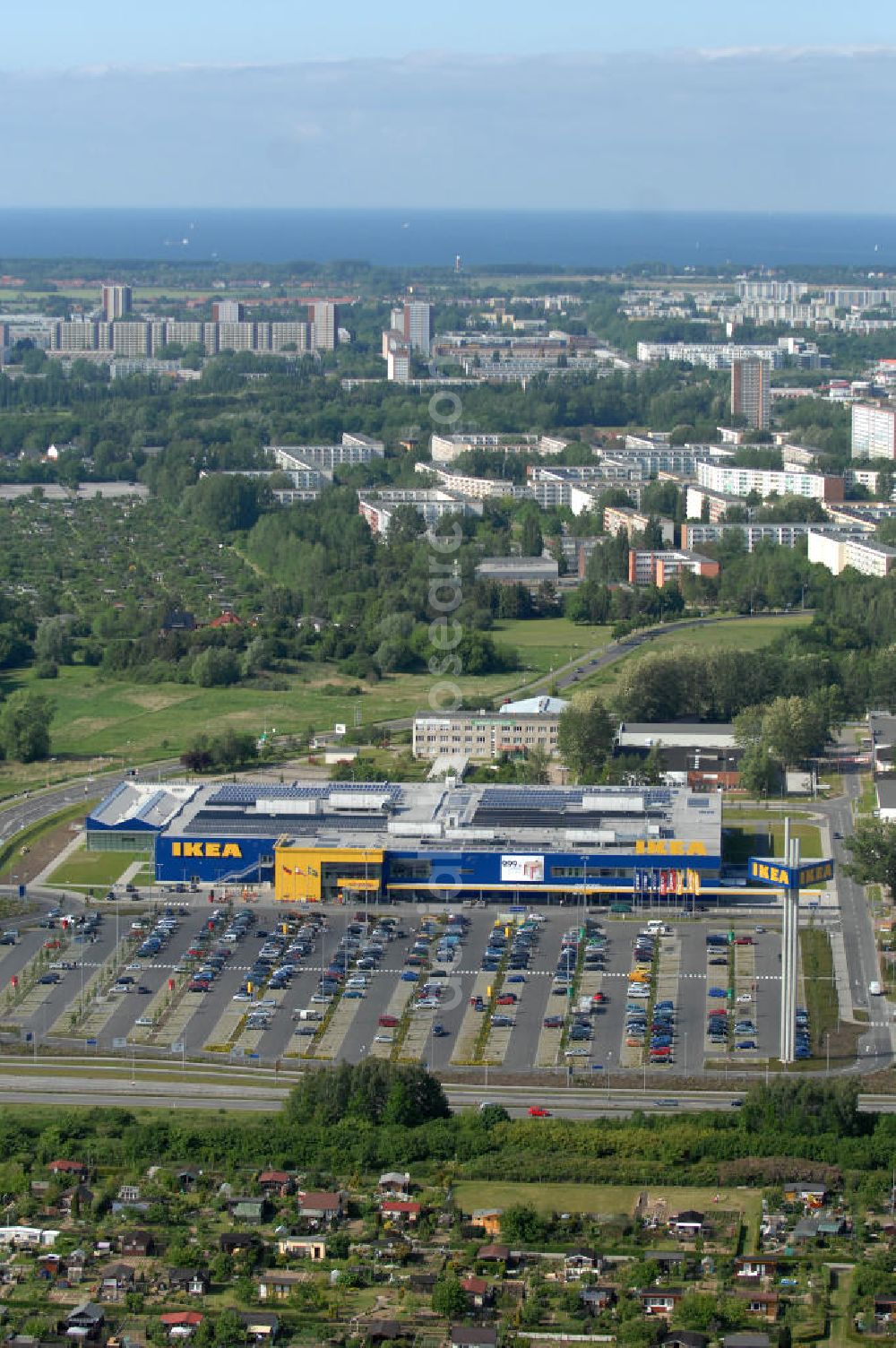 Aerial photograph Rostock - Blick auf das erste in Mecklenburg-Vorpommern errichtete Einrichtungshaus der IKEA Deutschland GmbH & Co. KG ROSTOCK an der Messestraße 25 in 18069 Rostock. Mittlereile gibt es über 41 weitere Einrichtungshäuser in ganz Deutschland.