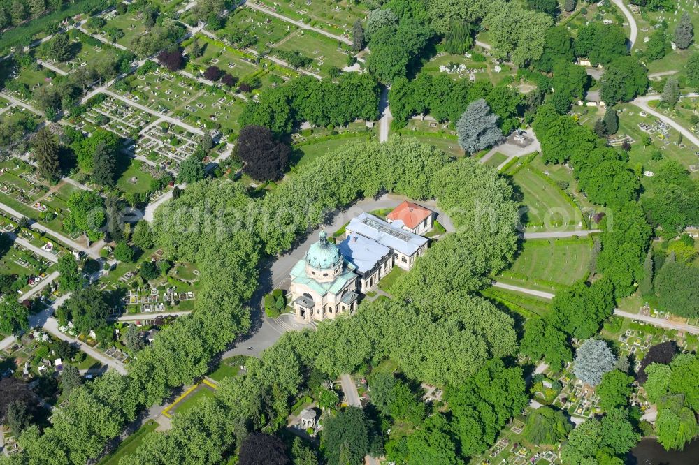 Aerial photograph Freiburg im Breisgau - Grounds of the cemetery Hauptfriedhof on Friedhofstrasse in Freiburg im Breisgau in the state Baden-Wuerttemberg, Germany