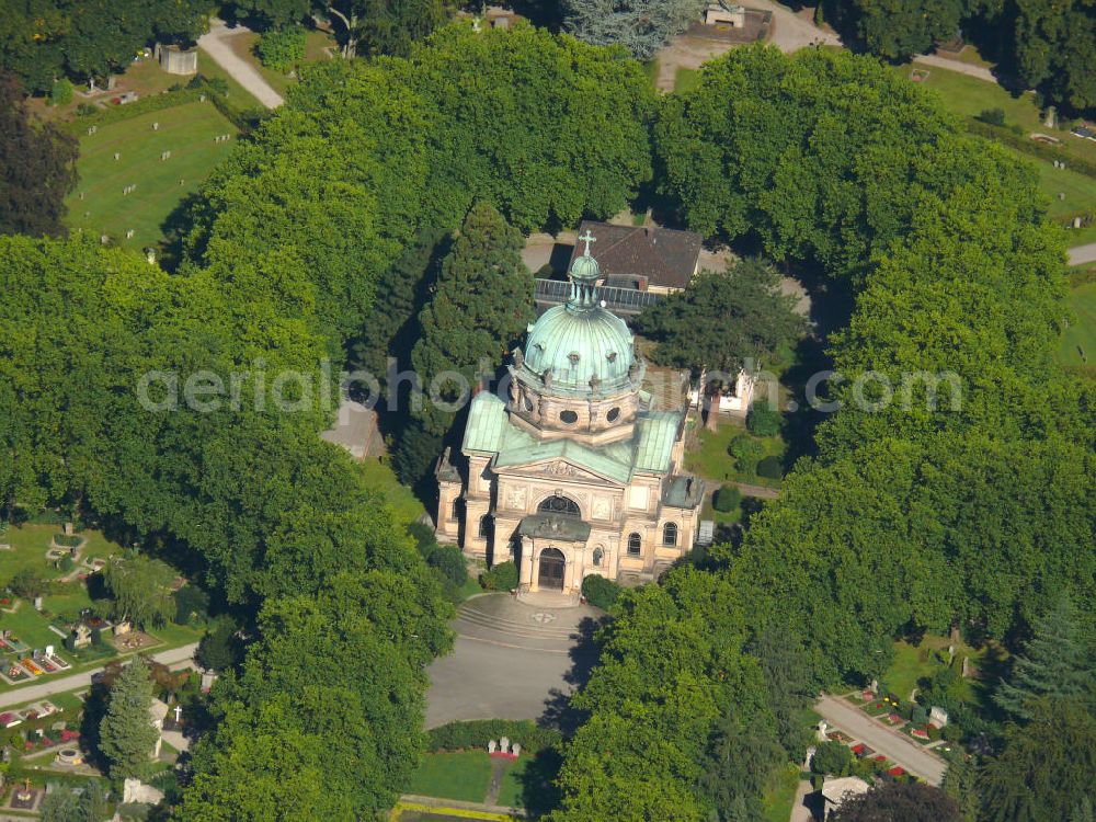 Aerial image Freiburg im Breisgau - Die Einsegnungshalle auf dem Hauptfriedhof an der Friedhofstraße im Norden des Stadtteils Stühlinger in Freiburg, Baden-Württemberg. Blessing hall on the main cemetery at the street Friedhofstrasse in the dirstrict Stuehlinger in Freiburg, Baden-Wuerttemberg.