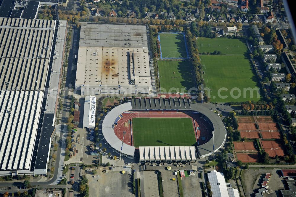 Braunschweig from above - Das Eintracht-Stadion in Braunschweig. Das Stadion wurde 1923 erbaut und bietet Platz für 25.000 Zuschauer. Es ist die Heimspielstätte des Fußballklubs Eintracht Braunschweig. The Eintracht Stadium in Brunswick.