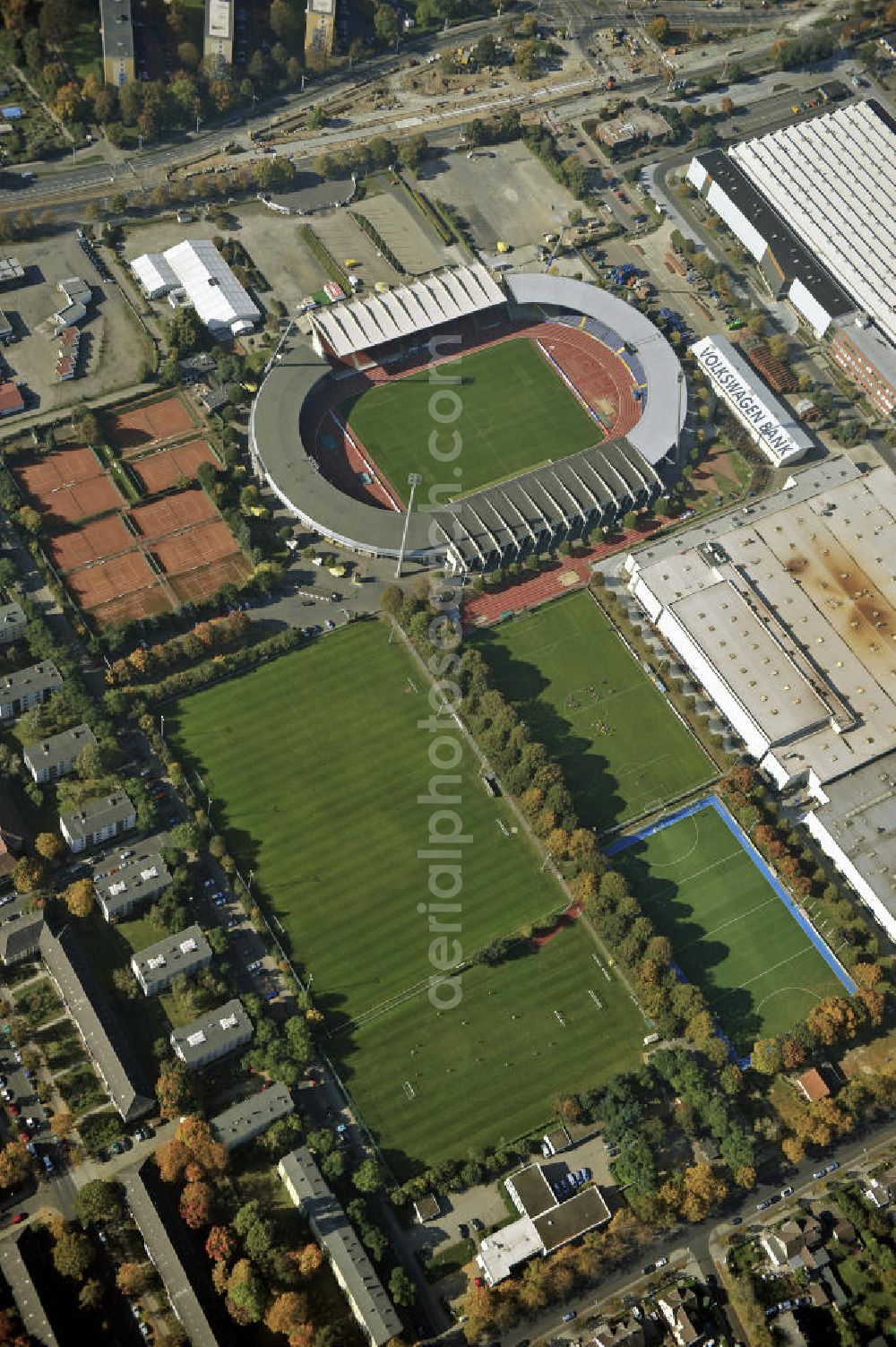 Braunschweig from above - Das Eintracht-Stadion in Braunschweig. Das Stadion wurde 1923 erbaut und bietet Platz für 25.000 Zuschauer. Es ist die Heimspielstätte des Fußballklubs Eintracht Braunschweig. The Eintracht Stadium in Brunswick.