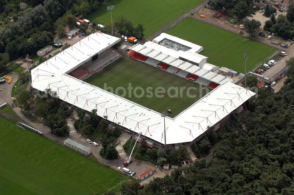 Aerial image Berlin - Blick auf das nach dem Umbau fertiggestellte Stadion Alte Försterei in Berlin-Köpenick am Tag der Einweihung. Es ist die Heimspielstätte des 1. FC Union Berlin. Das Stadion sowie die umliegenden Sportstätten werden im Norden durch den Volkspark Wuhlheide, im Osten durch die Hämmerlingstraße, im Süden durch die Wuhle (die an dieser Stelle in die Spree mündet) und im Westen durch die Straße An der Wuhlheide begrenzt. Insgesamt umfasst das Areal neben dem Fußballstadion noch eine Kegelhalle, zwei Ballspielhallen (welche seit dem Frühjahr 2008 saniert werden) sowie sechs weitere Trainingsplätze. Das Fußballstadion ist mit einem Fassungsvermögen von 18.100 Zuschauern (davon 16.600 Steh- und 1.500 überdachte Sitzplätze) das größte reine Fußballstadion Berlins. Kontakt: 1. FC Union Berlin e.V., An der Wuhlheide 263, 12555 Berlin, Tel. 030 656688 0, Fax 030 656688 99, email: verein@fc-union-berlin.de