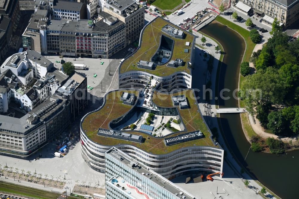 Düsseldorf from the bird's eye view: Construction of retail and office property Koe-Bogen in Dusseldorf in North Rhine-Westphalia