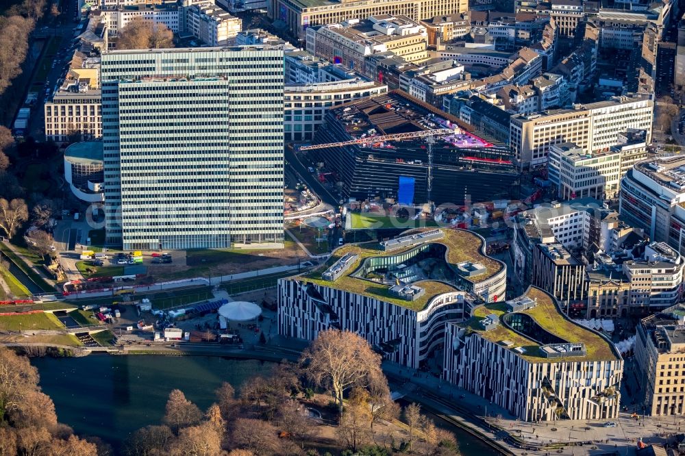 Düsseldorf from the bird's eye view: Construction of retail and office property Koe-Bogen in Dusseldorf in North Rhine-Westphalia