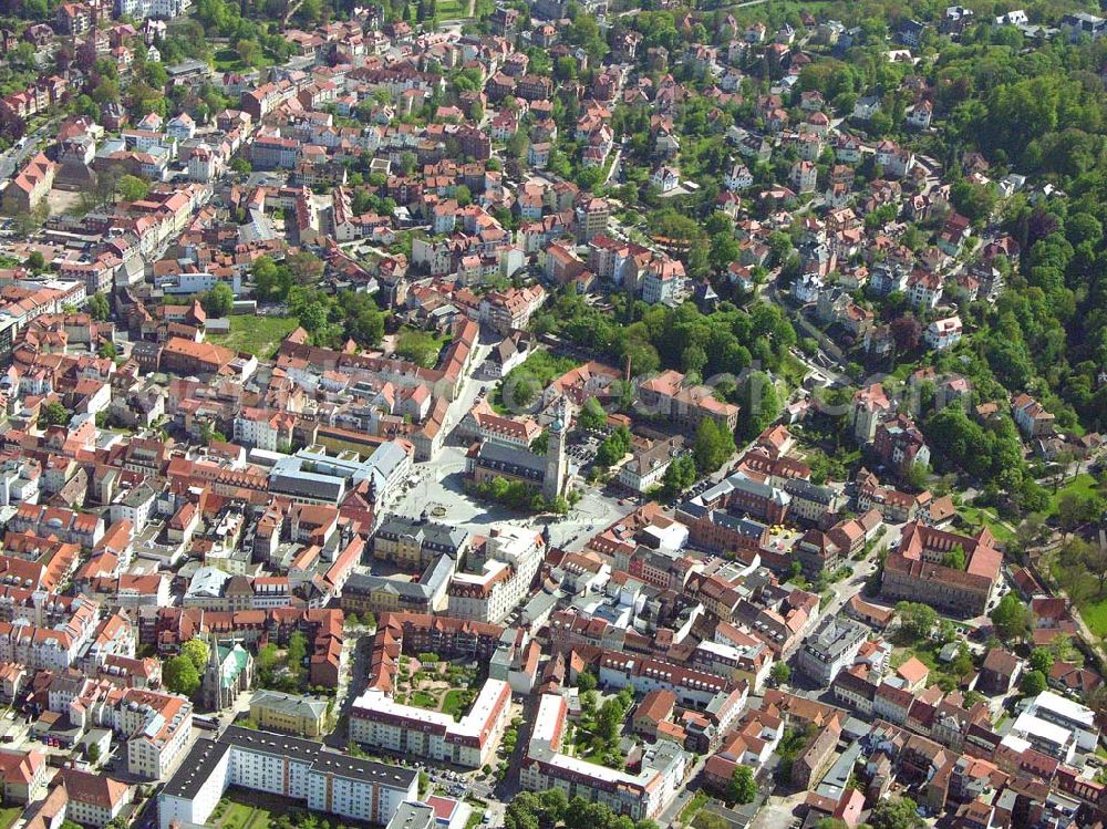 Eisenach from the bird's eye view: Eisenach hat eine Stadtfläche von 103,85 qkm (mit den Ortsteilen Stedtfeld, Neuenhof-Hörschel, Wartha-Göringen, Stregda, Madelungen, Neukirchen, Berteroda, Hötzelsroda und Stockhausen) und wird von ca. 44.150 Menschen bewohnt.