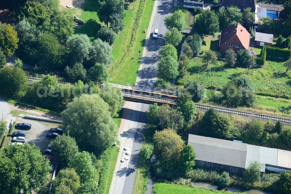 Aerial image Hamburg - Railway viaduct over the Finkenwerder Landscheideweg road in Hamburg-Finkenwerder. A project of the Hamburg Port Authority HPA