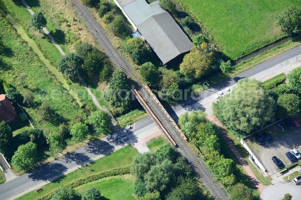 Aerial photograph Hamburg - Railway viaduct over the Finkenwerder Landscheideweg road in Hamburg-Finkenwerder. A project of the Hamburg Port Authority HPA