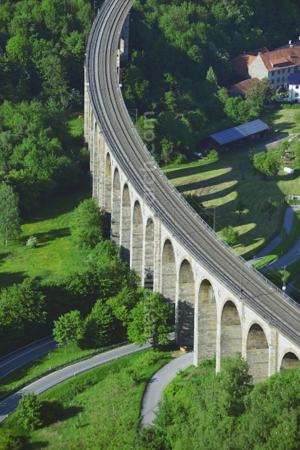 Aerial image Altenbeken - The railway bridge Großer Viadukt Altenbeken, the longest limestone bridge in Germany. The arch bridge spanning the Beketal in Altenbeken in the state North Rhine-Westphalia