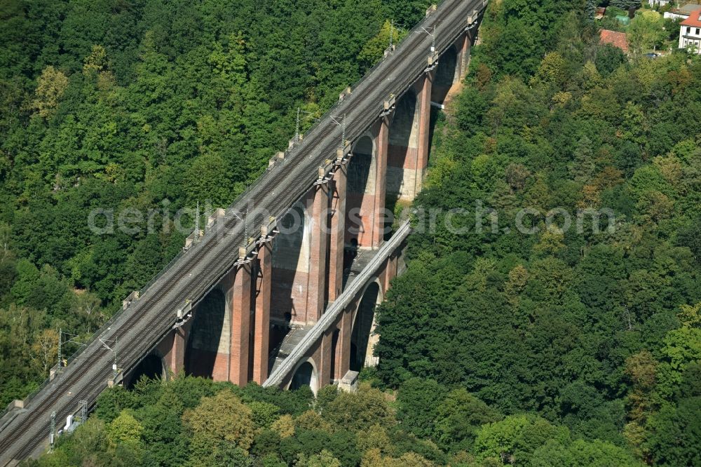 Aerial photograph Pöhl - Railroad - bridge construction Elstertalbruecke over the Weisse Elster in Poehl in the state Saxony