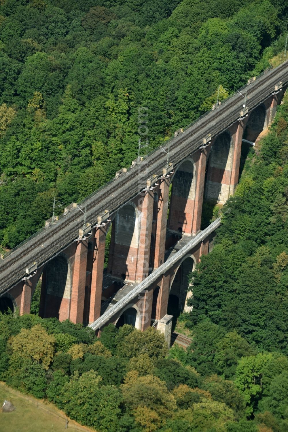 Pöhl from above - Railroad - bridge construction Elstertalbruecke over the Weisse Elster in Poehl in the state Saxony