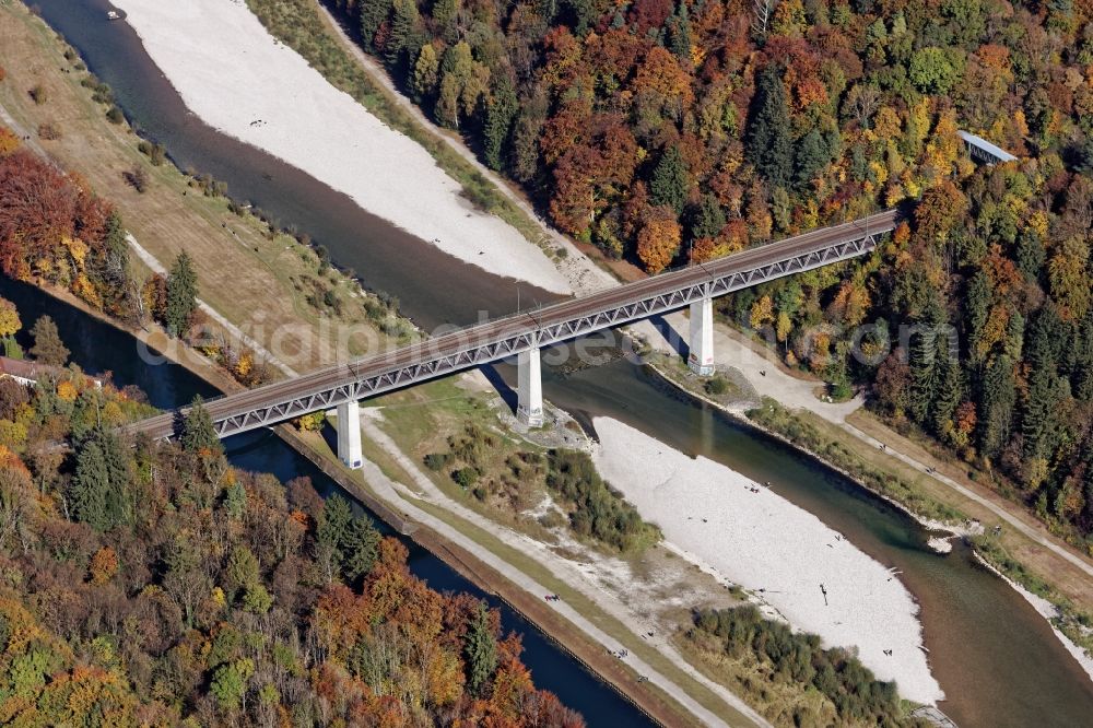 Pullach im Isartal from the bird's eye view: Railway bridge building to route the train tracks Grosshesselohe in the district Grosshesselohe in Pullach im Isartal in the state Bavaria