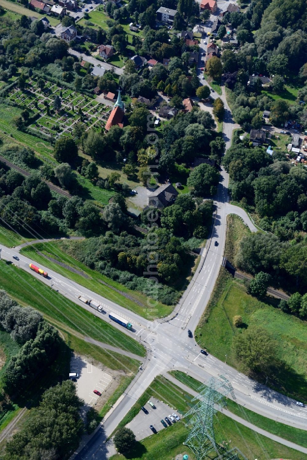 Aerial photograph Hamburg - Railroad Overpass and junction Moorburger Elbdeich corner Kattwykdamm in Hamburg-Morrburg