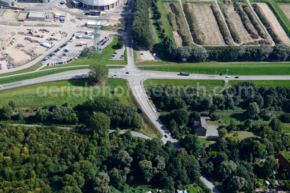 Hamburg from the bird's eye view: Railroad Overpass and junction Moorburger Elbdeich corner Kattwykdamm in Hamburg-Morrburg