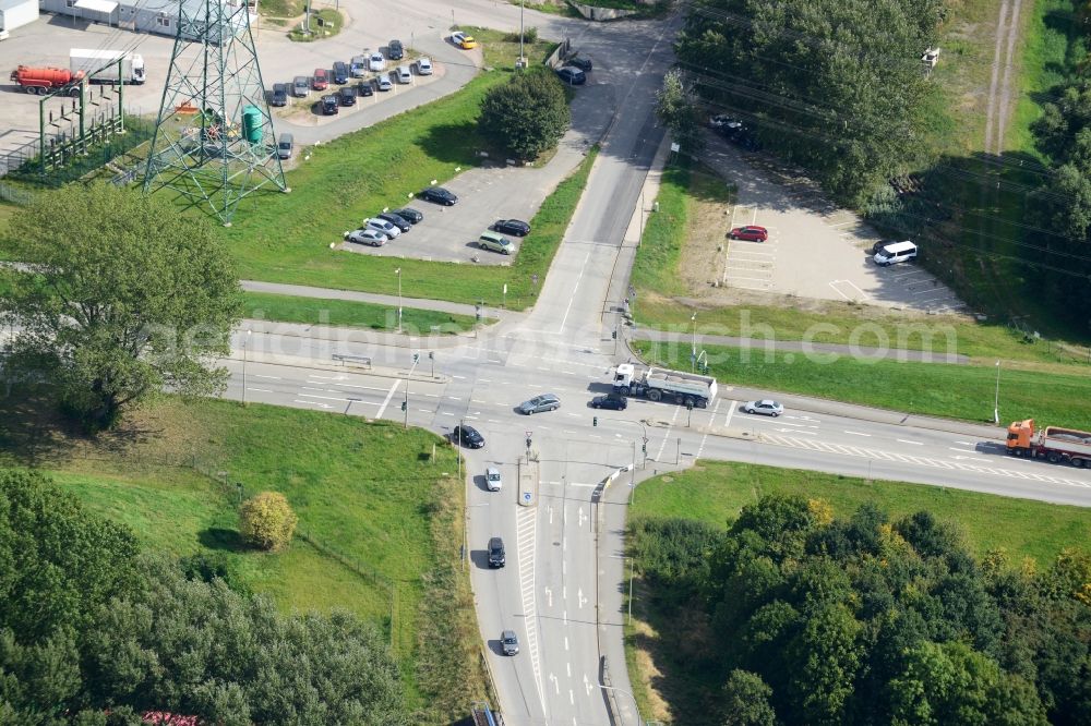 Hamburg from the bird's eye view: Railroad Overpass and junction Moorburger Elbdeich corner Kattwykdamm in Hamburg-Morrburg