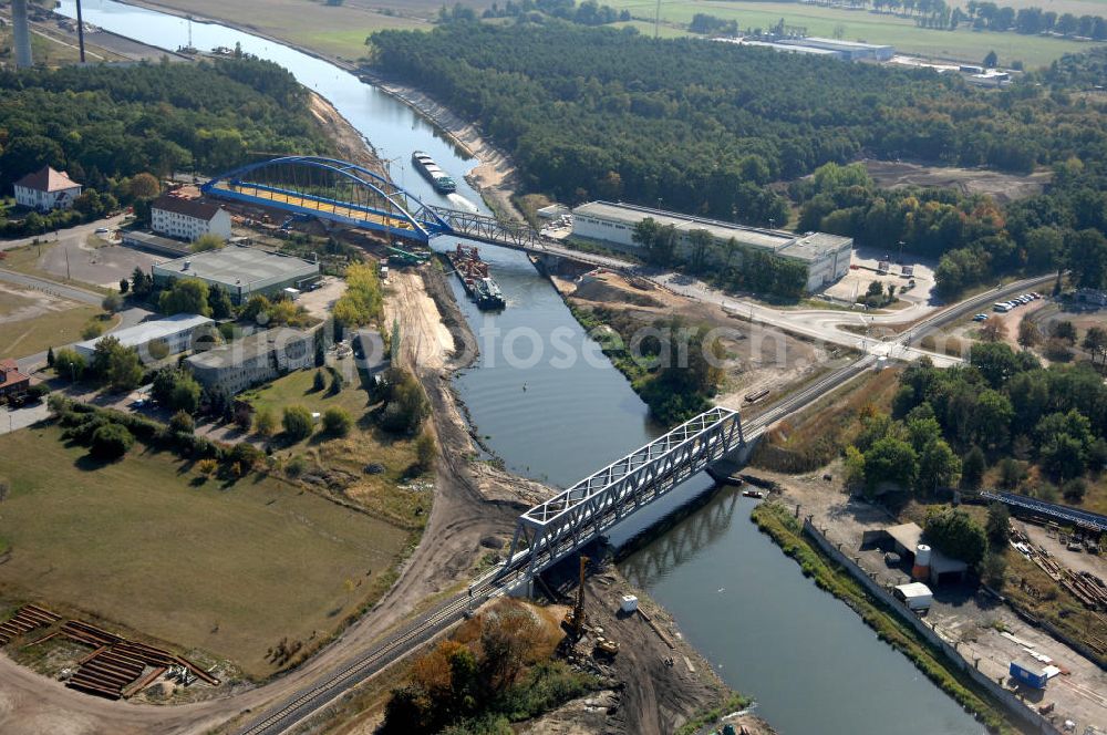 Aerial photograph Genthin - Blick auf die Eisenbahnbrücke Genthin-Jerichow B15 und die im Bau befindliche Friedensbrücke / Brücke des Friedens B16. Die Brücken überführen den Elbe-Havel-Kanal bei km 364,021 (B15) und bei km 364,229 (B16). Ein Projekt des WSV: Wasserstraßen-Neubauamt Magdeburg, 39106 Magdeburg, Tel. +49(0)391 535-0, email: wna-magdeburg@wsv.bund.de