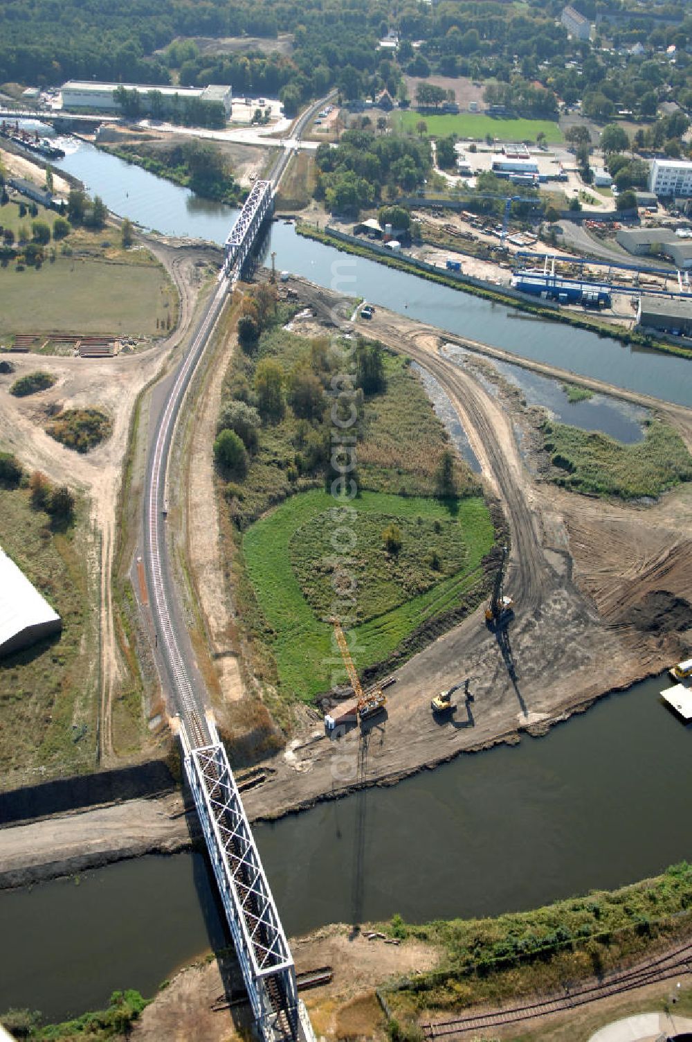 Aerial photograph GENTHIN - Blick auf die Eisenbahnbrücke Roßdorfer Altkanal B26 und die Eisenbahnbrücke Genthin-Jerichow B15. Für den Neubau der Brücke B26 wurden vorerst zwei Eisenbahnbrücken abgerissen (B26 und B27). Die B26 überführt den Roßdorfer Altkanal / RAK bei km 0,360 und die B15 überführt den Elbe-Havel-Kanal bei km 364,021. Ein Projekt des WSV: Wasserstraßen-Neubauamt Magdeburg, 39106 Magdeburg, Tel. +49(0)391 535-0, email: wna-magdeburg@wsv.bund.de