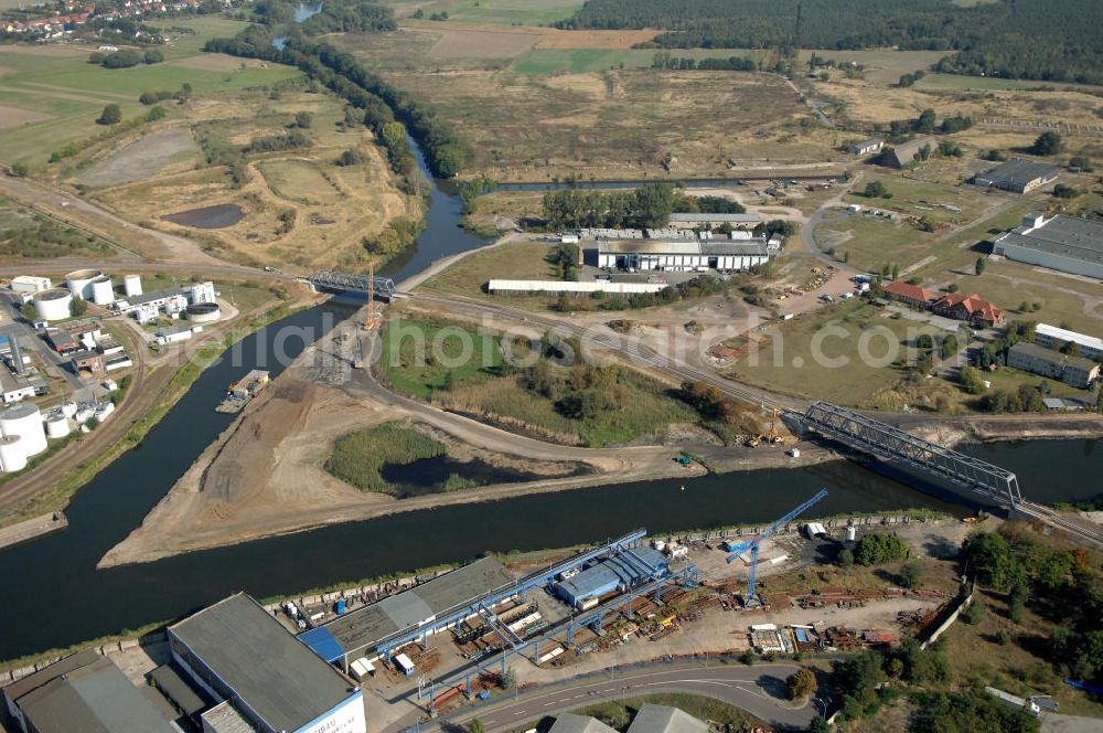 GENTHIN from the bird's eye view: Blick auf die Eisenbahnbrücke Roßdorfer Altkanal B26 und die Eisenbahnbrücke Genthin-Jerichow B15. Für den Neubau der Brücke B26 wurden vorerst zwei Eisenbahnbrücken abgerissen (B26 und B27). Die B26 überführt den Roßdorfer Altkanal / RAK bei km 0,360 und die B15 überführt den Elbe-Havel-Kanal bei km 364,021. Ein Projekt des WSV: Wasserstraßen-Neubauamt Magdeburg, 39106 Magdeburg, Tel. +49(0)391 535-0, email: wna-magdeburg@wsv.bund.de