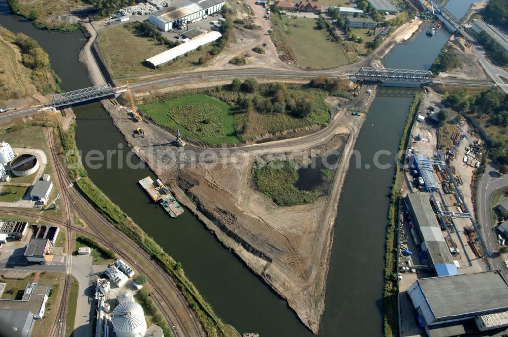 Aerial photograph GENTHIN - Blick auf die Eisenbahnbrücke Roßdorfer Altkanal B26 und die Eisenbahnbrücke Genthin-Jerichow B15. Für den Neubau der Brücke B26 wurden vorerst zwei Eisenbahnbrücken abgerissen (B26 und B27). Die B26 überführt den Roßdorfer Altkanal / RAK bei km 0,360 und die B15 überführt den Elbe-Havel-Kanal bei km 364,021. Ein Projekt des WSV: Wasserstraßen-Neubauamt Magdeburg, 39106 Magdeburg, Tel. +49(0)391 535-0, email: wna-magdeburg@wsv.bund.de