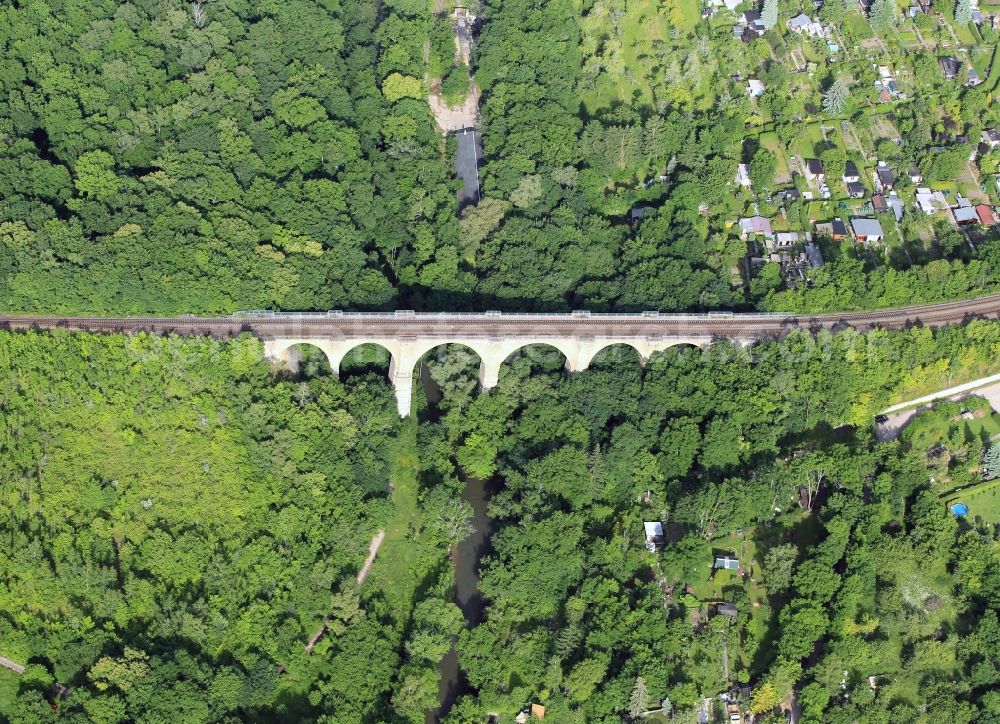 Aerial image Weimar - The railway viaduct, also called Ilmtalviadukt, the valley of Ilm in Weimar spans in the state of Thuringia. The six-arch bridge located woodland - Webicht - and was built for the railways in the Weimar-Gera-Bahn